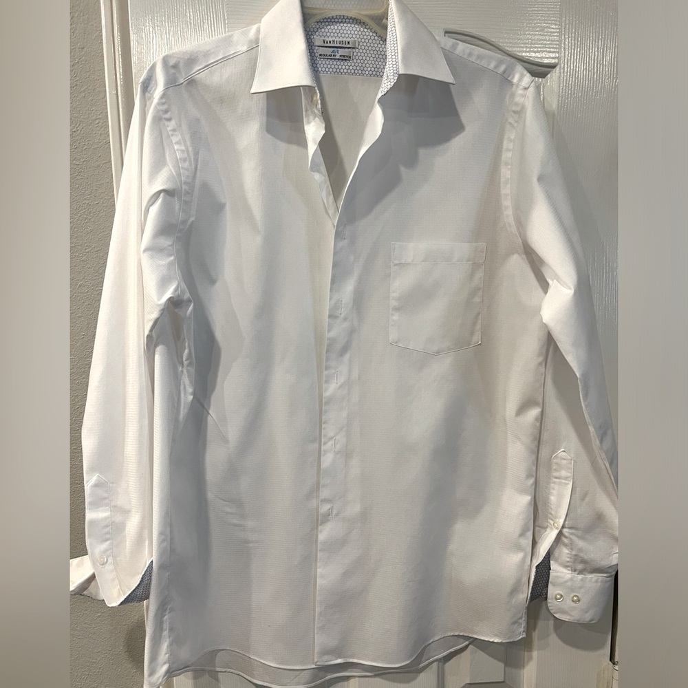 Van Heusen brand men’s white button down shirt. Size 15 1/2 34/35 lightweight